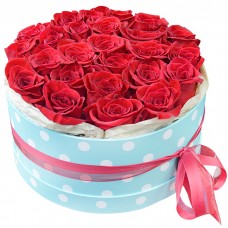 Коробка с красными розами
